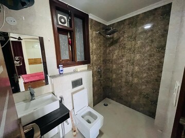 Team Area in 3 BHK Apartment at SAS Tower, Sector 38 – for Rent