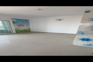 Room in 3 BHK Apartment at Noida Expressway – for Sale