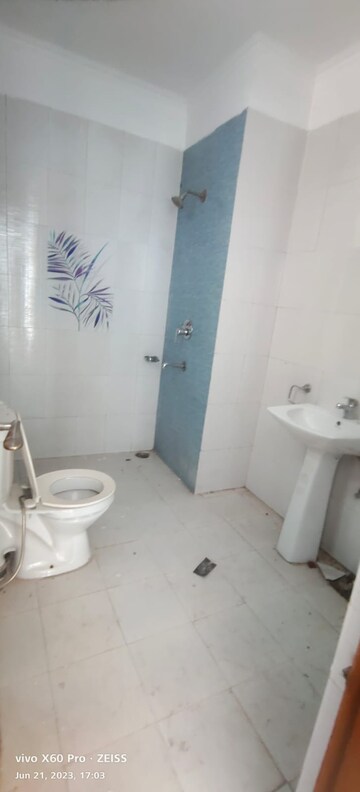 Bathroom in 3 BHK Apartment at Ghazipur – for Rent
