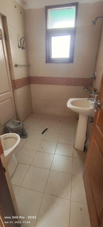 Bathroom in 3 BHK Apartment at Ghazipur – for Rent