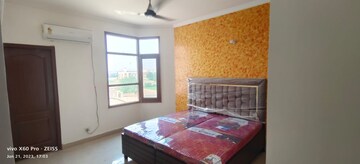 Bedroom in 3 BHK Apartment at Ghazipur – for Rent