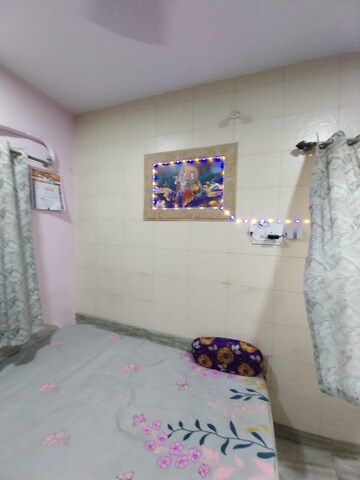 Bedroom in 1 BHK Apartment at Dahisar West – for Rent
