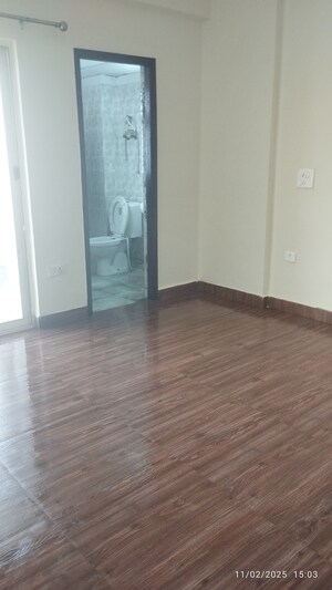 Room in 1.5 BHK Apartment at Aditya Celebrity Homes, Sector 76 – for Sale