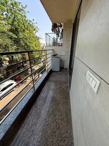 Balcony in 1 BHK Builder Floor at Sushant Vyapaar Kendra, Sector 43 – for Rent