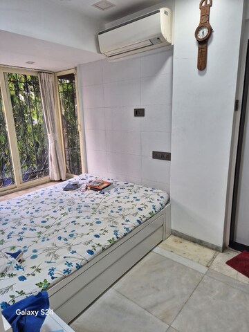 Bedroom in 5 BHK Apartment at Diamond Swati Apartments, Andheri West – for Rent