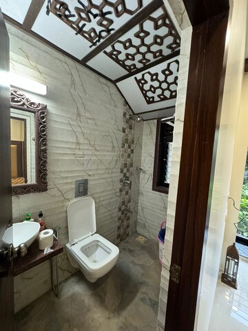 Bathroom in 5 BHK Apartment at Diamond Swati Apartments, Andheri West – for Rent
