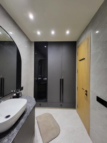 Building Lobby in 4 BHK Builder Floor at Sushant Lok 2, Sector 57 – for Sale