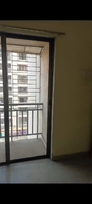 Room in 2 BHK Apartment at Horizon Height, Kasarvadavali – for Sale