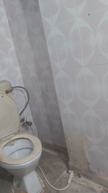 Bathroom in 2.5 BHK Builder Floor at Mayur Vihar – for Rent