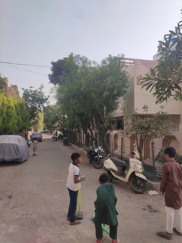 Master Bedroom in 6+ BHK Independent House at Gomti Nagar – for Rent