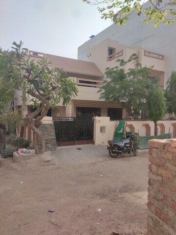 Parking in 6+ BHK Independent House at Gomti Nagar – for Rent