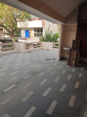 Parking in 6+ BHK Independent House at Gomti Nagar – for Rent