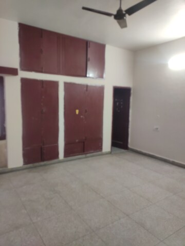 Room in 6+ BHK Independent House at Gomti Nagar – for Rent