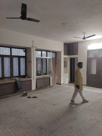 Parking in  Office Space at Gomti Nagar – for Rent