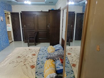 Bedroom in 1 RK Apartment at Vile Parle East – for Rent
