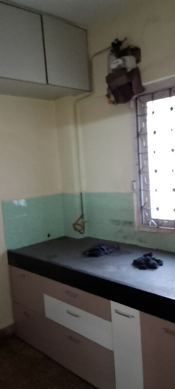 Bathroom in 1.5 BHK Apartment at Panom Park, Vile Parle East – for Rent