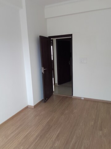 Room in 2.5 BHK Apartment at Sector 95 – for Rent