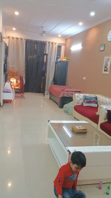 Team Area in 3 BHK Builder Floor at Sainik Plaza, Sector 49 – for Sale