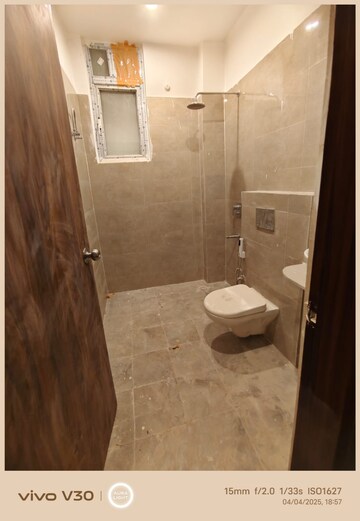 Bathroom in 6+ BHK Villa at Gomti Nagar – for Rent