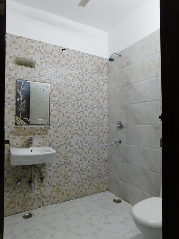 Bathroom, indrapuram 3 Bedroom 1280 Sq.Ft. Builder Floor In Indrapuram Ghaziabad 8442522
