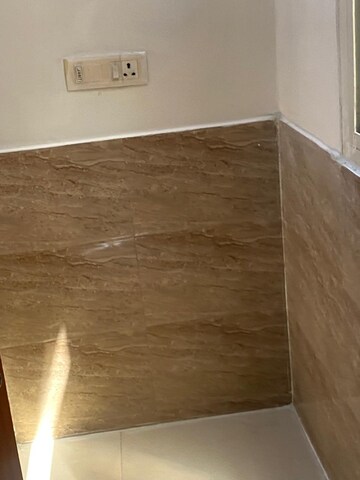 Room in 2.5 BHK Builder Floor at Mayur Vihar – for Rent