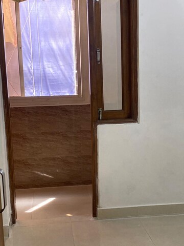 Room in 2.5 BHK Builder Floor at Mayur Vihar – for Rent