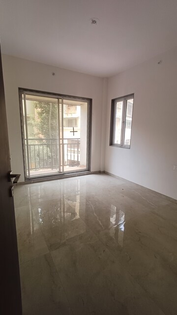 Furnished Amenities in 2.5 BHK Apartment at Madhu Milind CHS, Naupada – for Rent