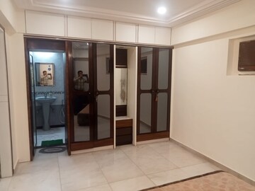 Room in 3 BHK Apartment at Shilpa Apartment Santacruz West, Santacruz West – for Rent