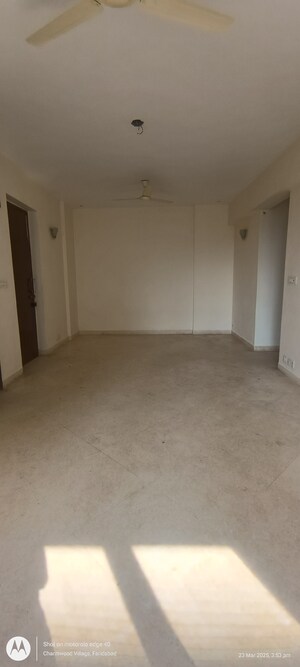 Room in 4 BHK Apartment at Eros Kenwood Tower, Charmwood Village – for Sale