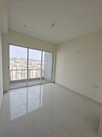 Room in 2 BHK Apartment at L&T Seawoods Residences Phase 2, Seawoods – for Rent