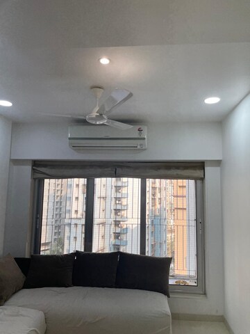 Bedroom in 2.5 BHK Apartment at Andheri West – for Rent
