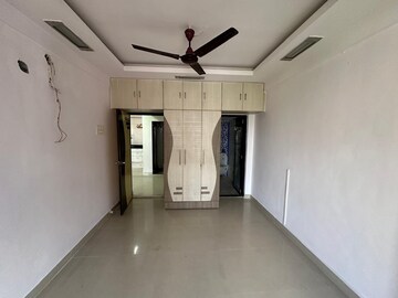 Bedroom in 2 BHK Apartment at Andheri West – for Rent