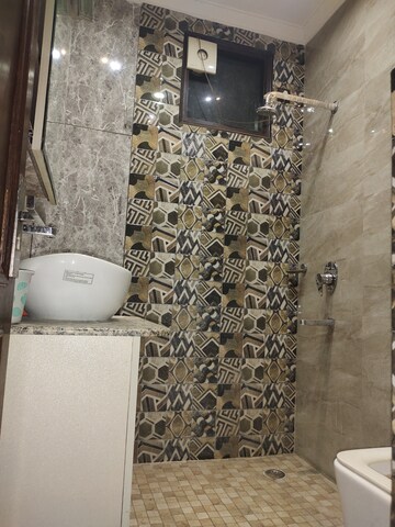 Furnished Amenities in 2 BHK Builder Floor at Lajpat Nagar 4 – for Sale