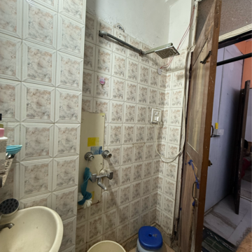 Bathroom in 1.5 BHK Builder Floor at Kalkaji – for Rent