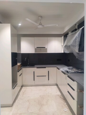 Kitchen in 3 BHK Builder Floor at DLF Atria, Dlf Phase ii – for Rent