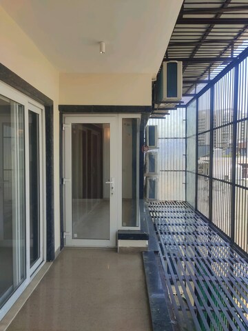 Balcony in 3 BHK Builder Floor at DLF Atria, Dlf Phase ii – for Rent