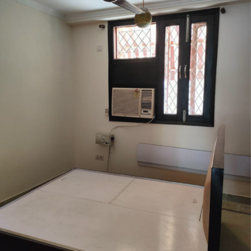Room in 3 BHK Builder Floor at Kalkaji – for Rent