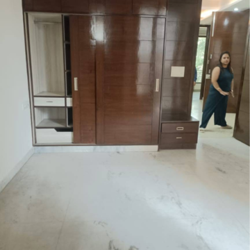 Room in 3 BHK Builder Floor at Sarvodaya Enclave – for Rent