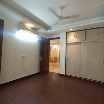 Room in 3 BHK Builder Floor at Kailash Colony – for Rent
