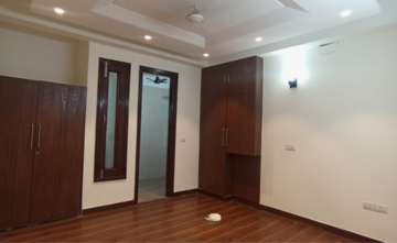 Room in 3 BHK Builder Floor at Kailash Colony – for Rent