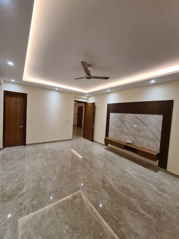Room in 2 BHK Builder Floor at Sector 21 – for Rent