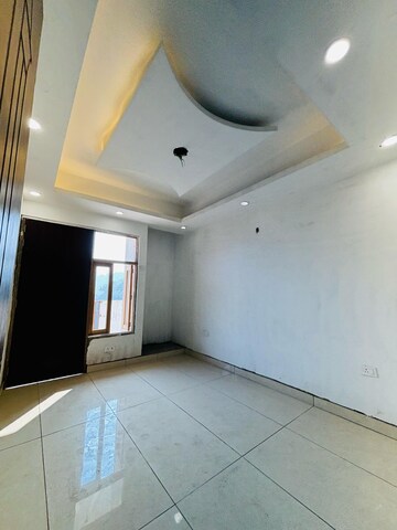 Room in 3.5 BHK Apartment at VVIP Mangal, Raj Nagar Extension – for Rent