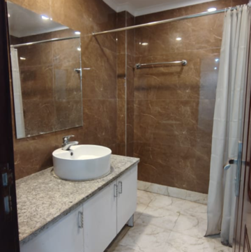 Bathroom in 3.5 BHK Builder Floor at Shivalik Colony – for Rent
