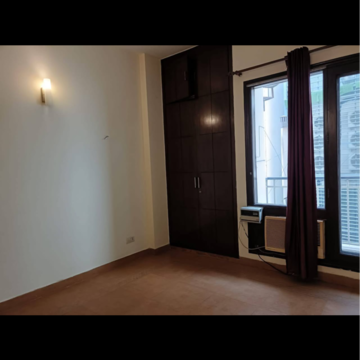 Room in 3 BHK Builder Floor at Geetanjali Enclave – for Rent