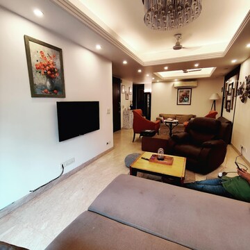 Bedroom in 3 BHK Builder Floor at Boutique Residential Apartments E-335, East Of Kailash – for Rent
