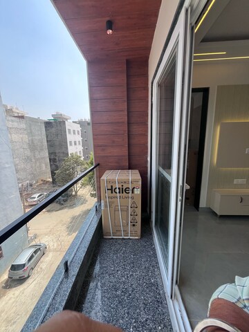 Balcony in 1 BHK Builder Floor at Ansal Sushant Lok I, Sector 43 – for Rent