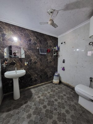 Kitchen in 4 BHK Builder Floor at Sector 43 – for Sale