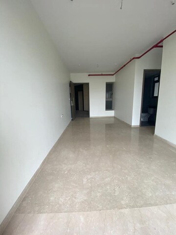 Room in 2 BHK Apartment at Kalpataru Paramount, Kapur Bawdi – for Rent