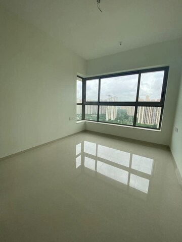 Room in 2 BHK Apartment at Kalpataru Paramount, Kapur Bawdi – for Rent