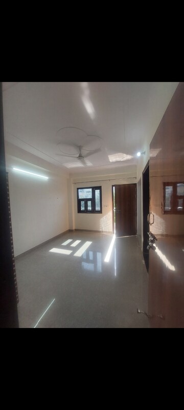 Room in 1 BHK Apartment at Aadharshila Apartment, Sarita Vihar – for Rent